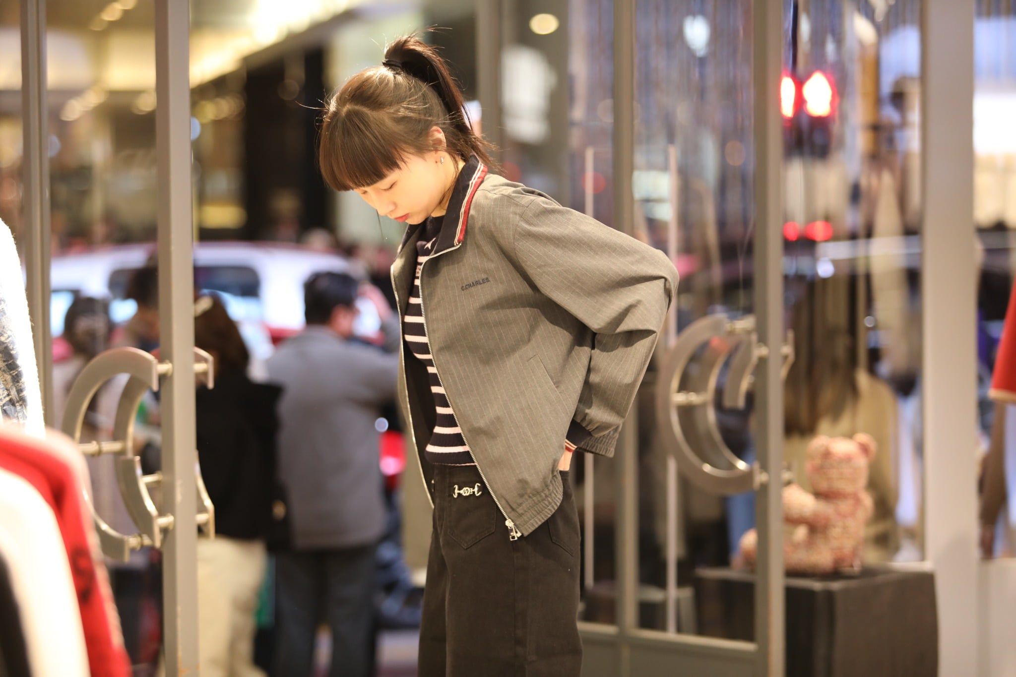  1.Áo khoác xám kéo khóa viền đỏ (SET) 