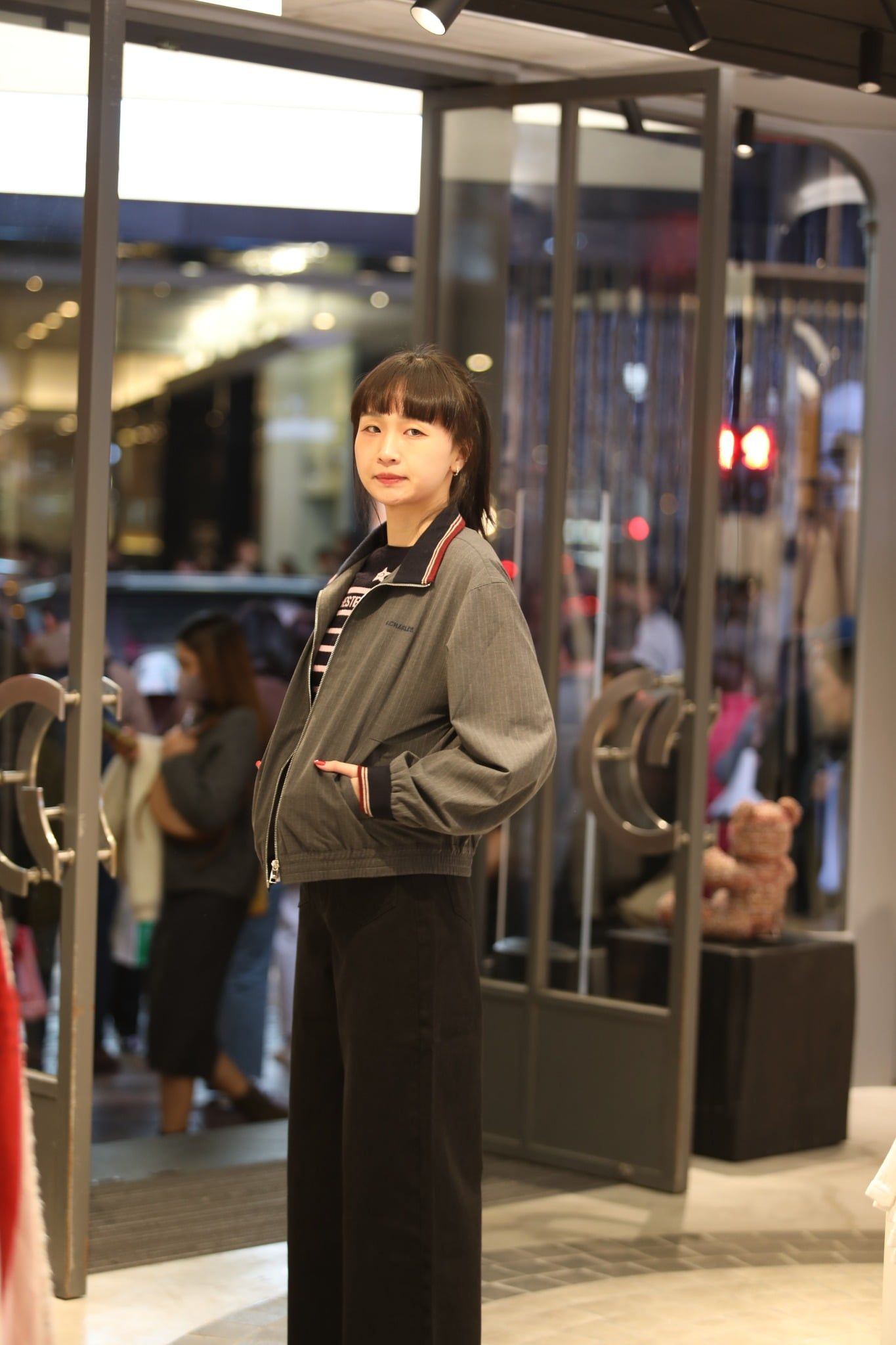  1.Áo khoác xám kéo khóa viền đỏ (SET) 