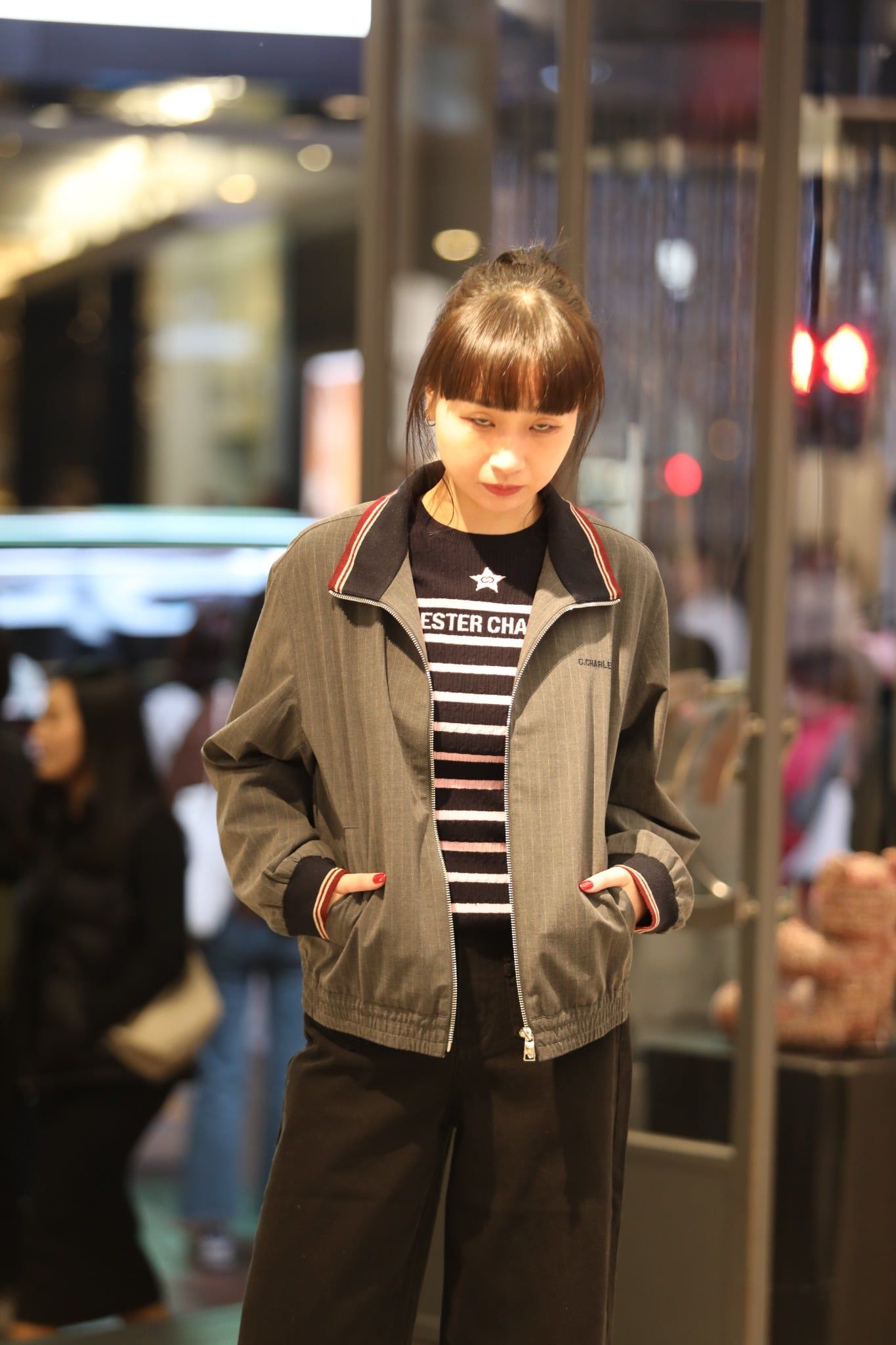  1.Áo khoác xám kéo khóa viền đỏ (SET) 