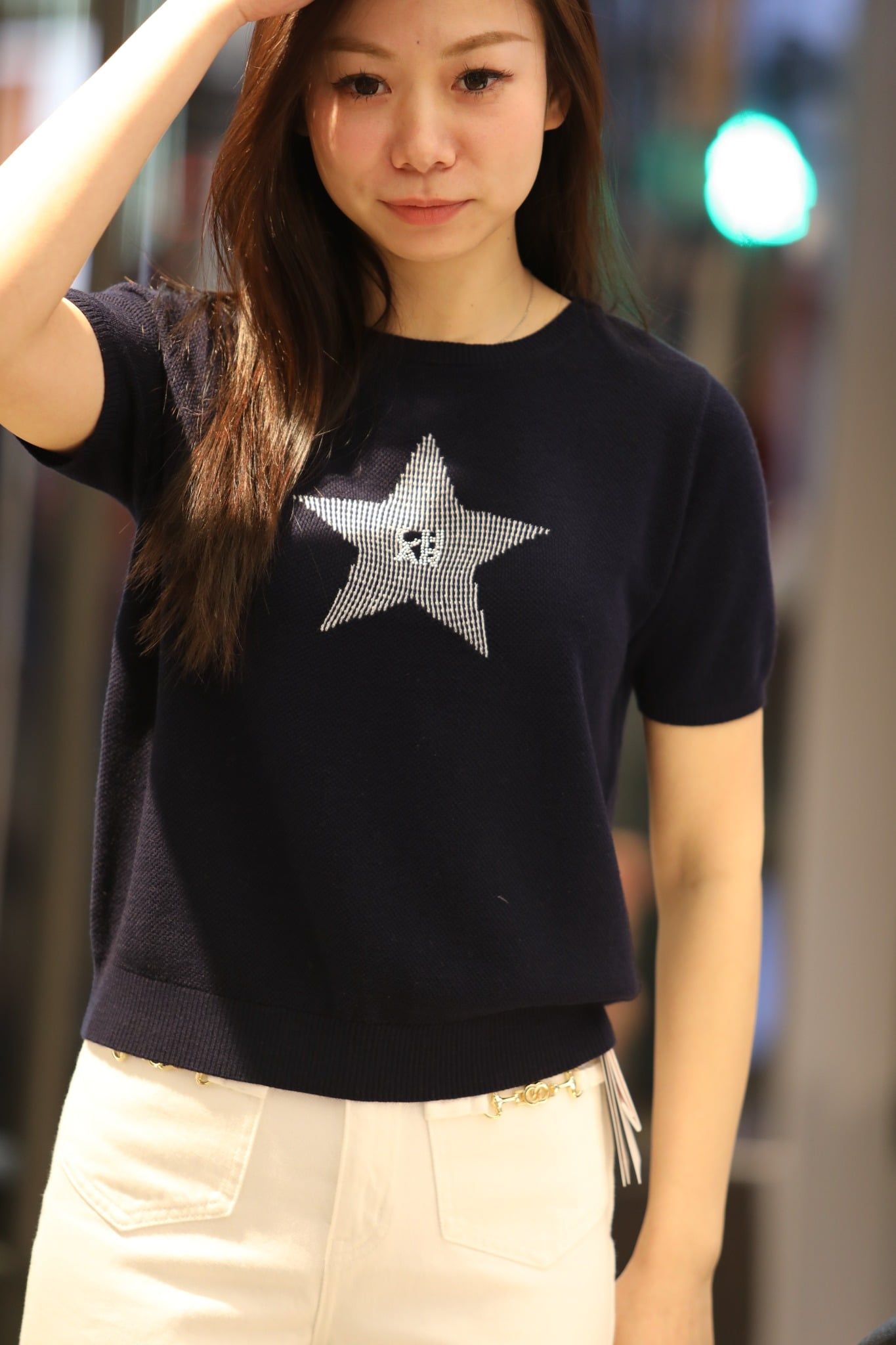  1.Áo navy ngắn tay, ngôi sao lớn đính đá ngực 