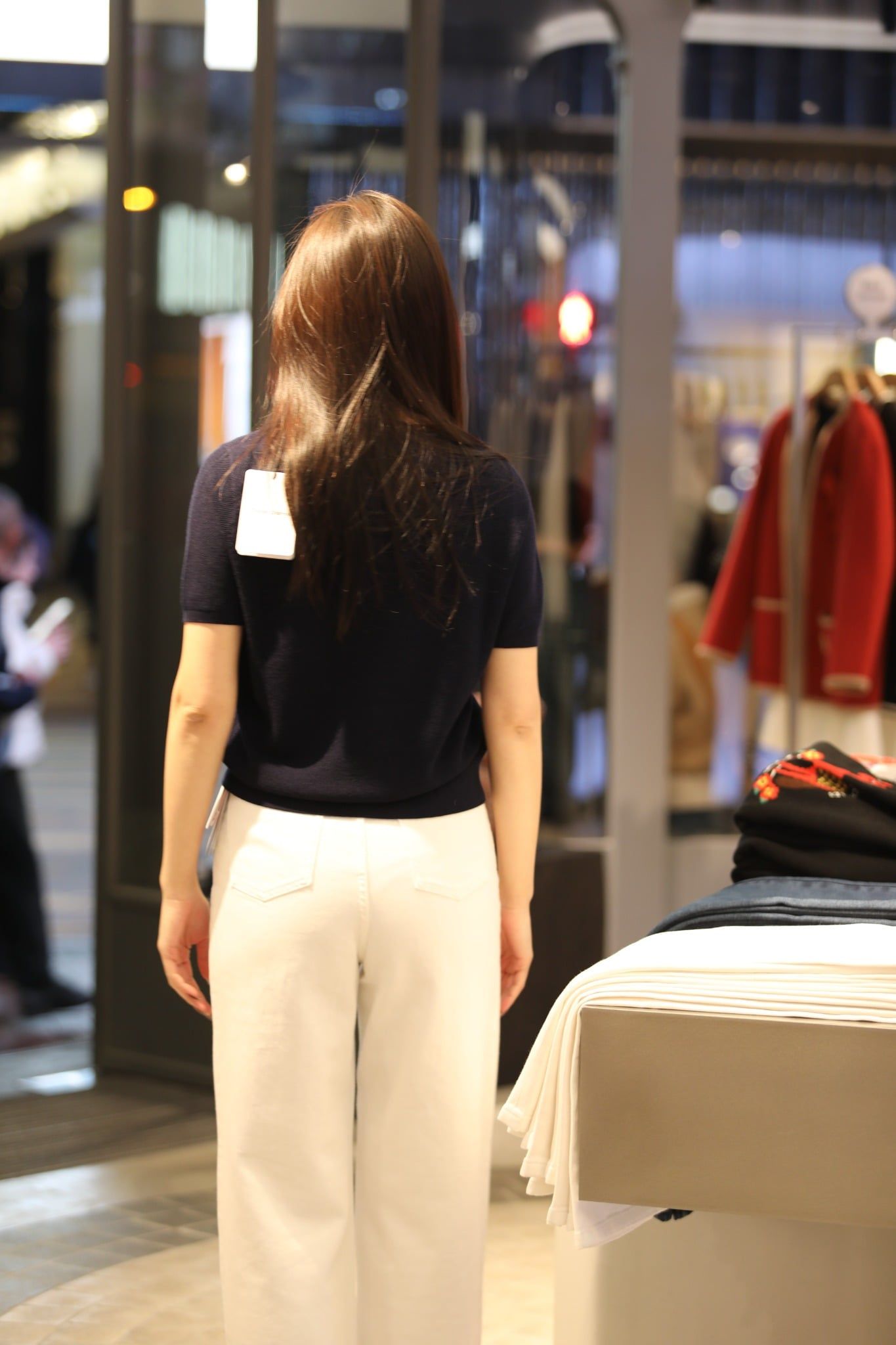  1.Áo navy ngắn tay, ngôi sao lớn đính đá ngực 