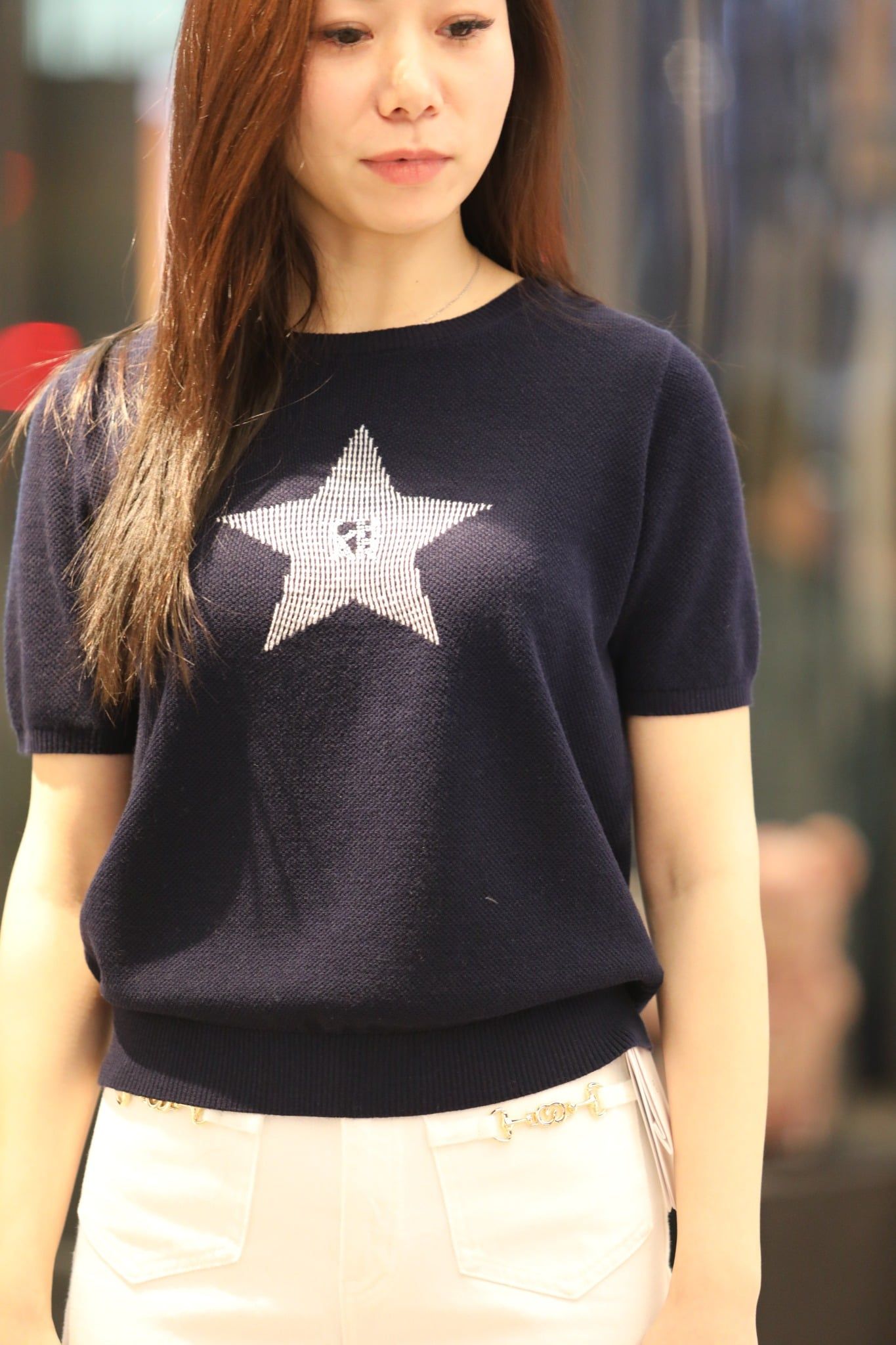  1.Áo navy ngắn tay, ngôi sao lớn đính đá ngực 