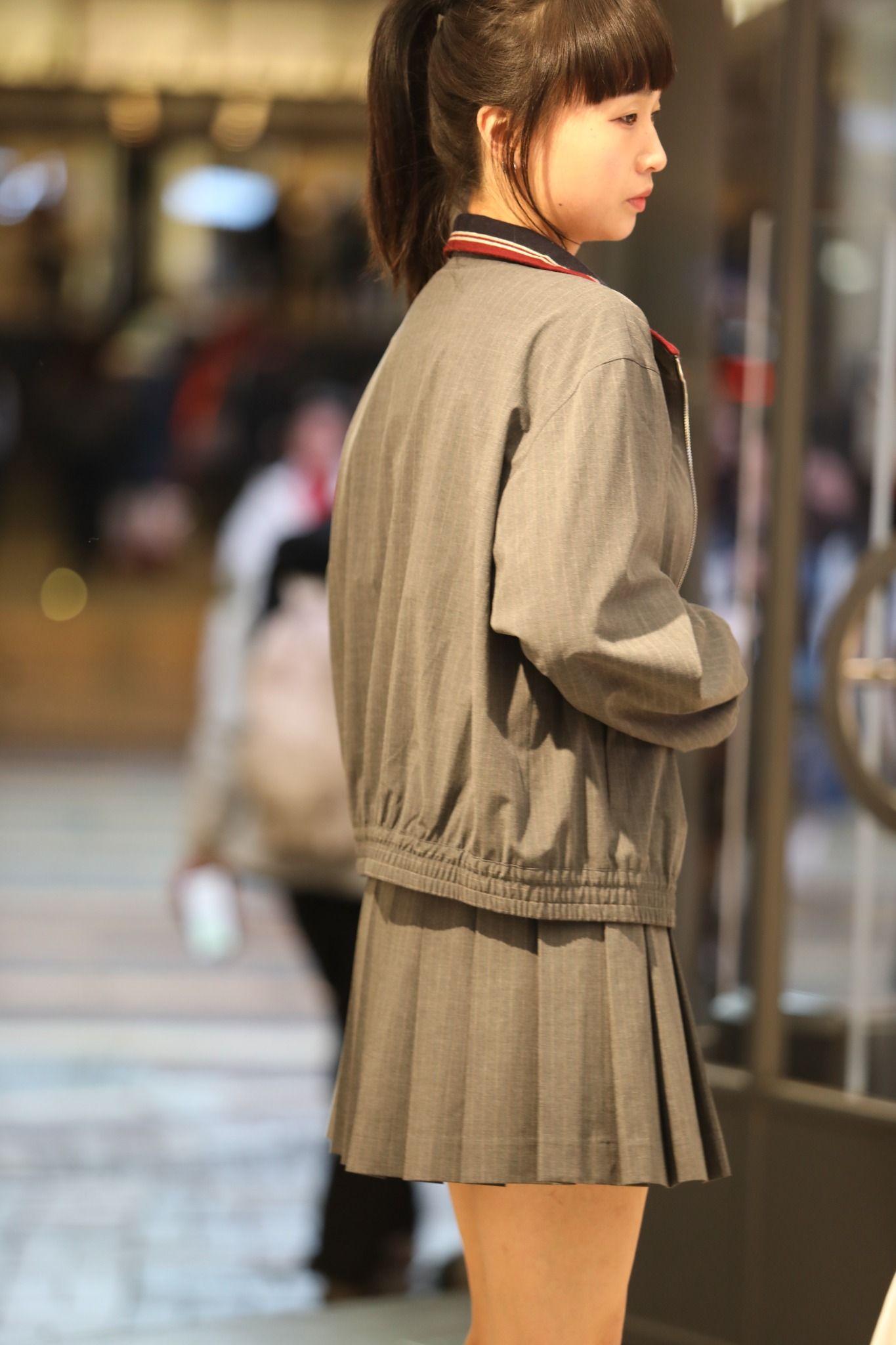  2.Chân váy ngắn xám kẻ chun đen(SET) 