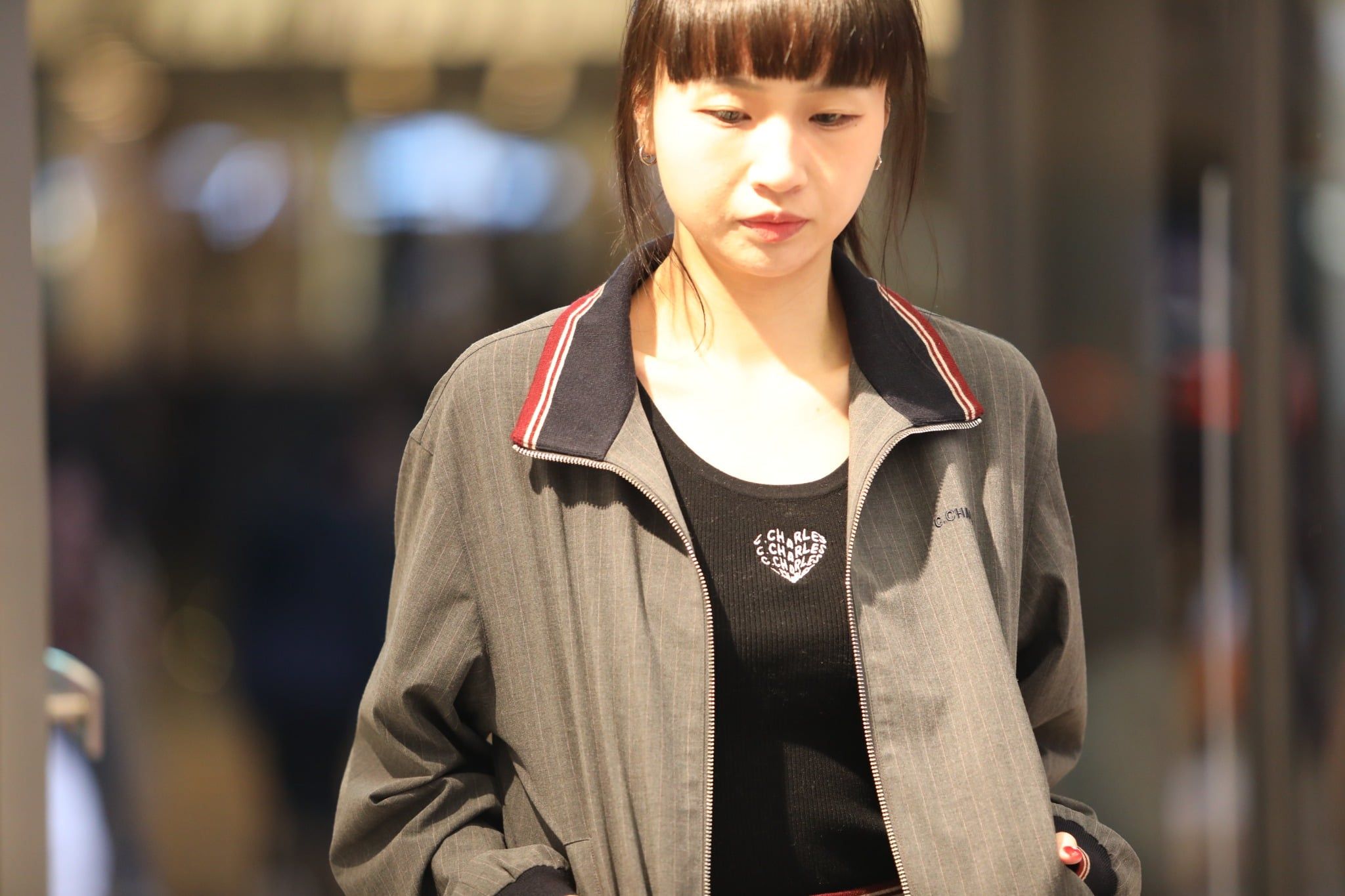  1.Áo khoác xám kéo khóa viền đỏ (SET) 