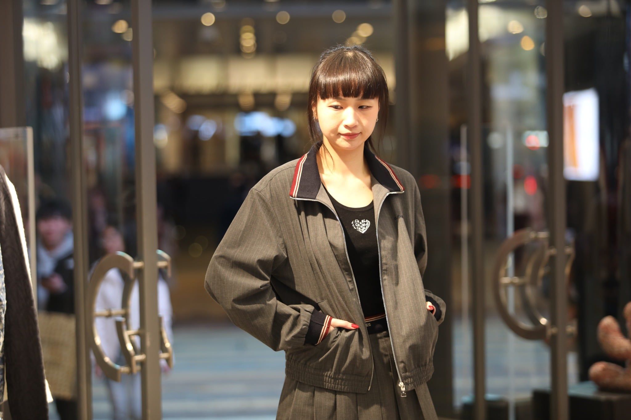  1.Áo khoác xám kéo khóa viền đỏ (SET) 