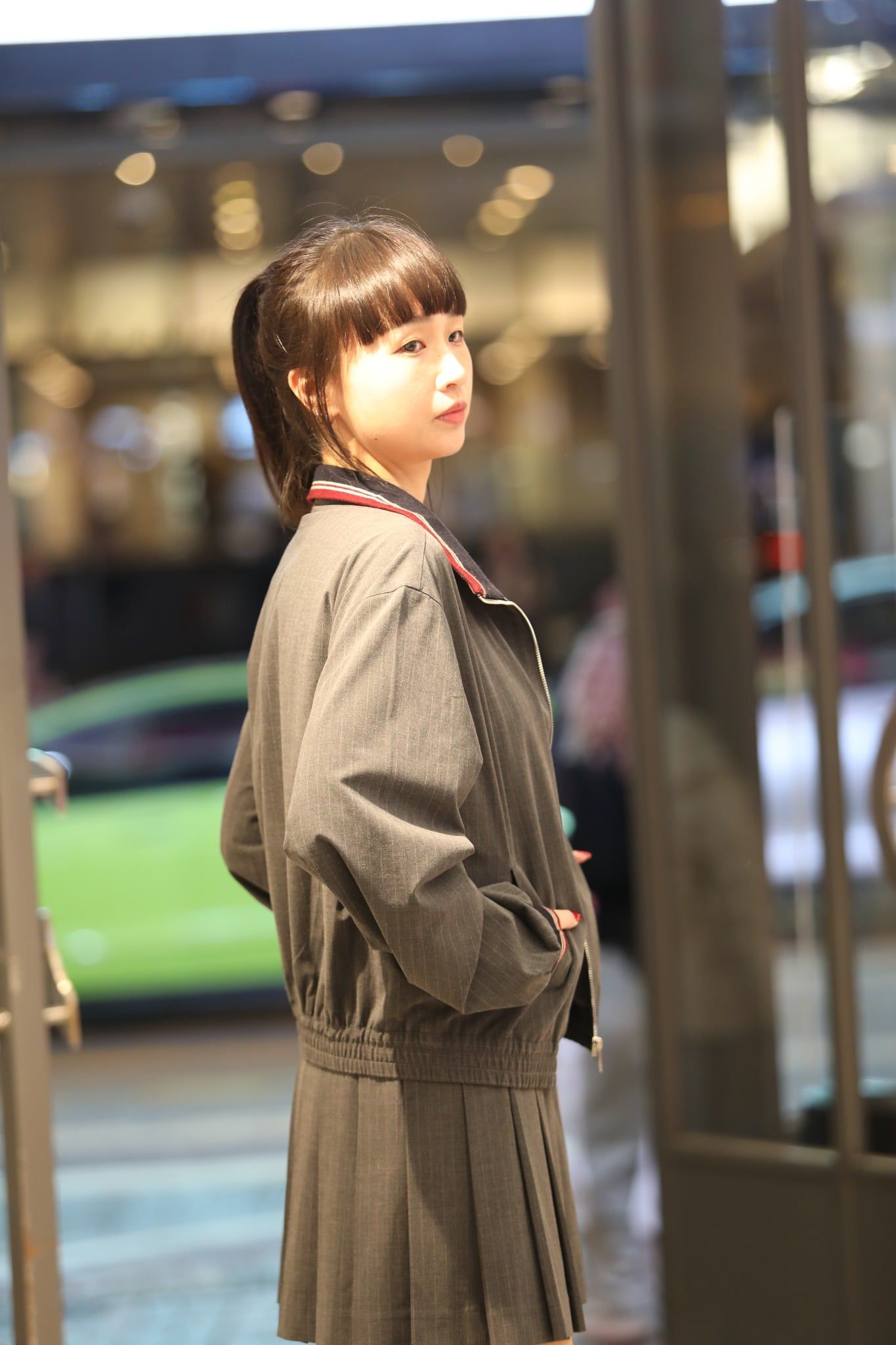  1.Áo khoác xám kéo khóa viền đỏ (SET) 