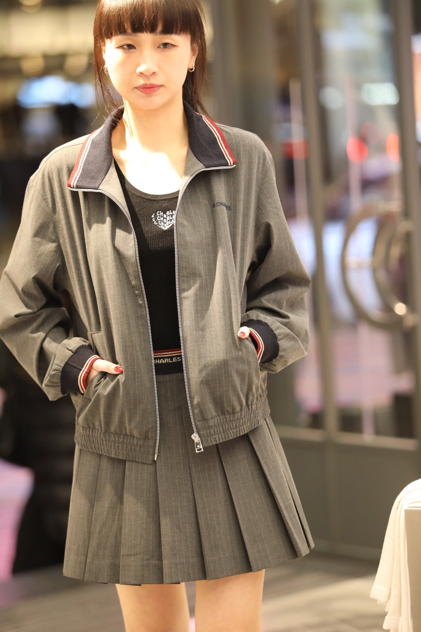  1.Áo khoác xám kéo khóa viền đỏ (SET) 