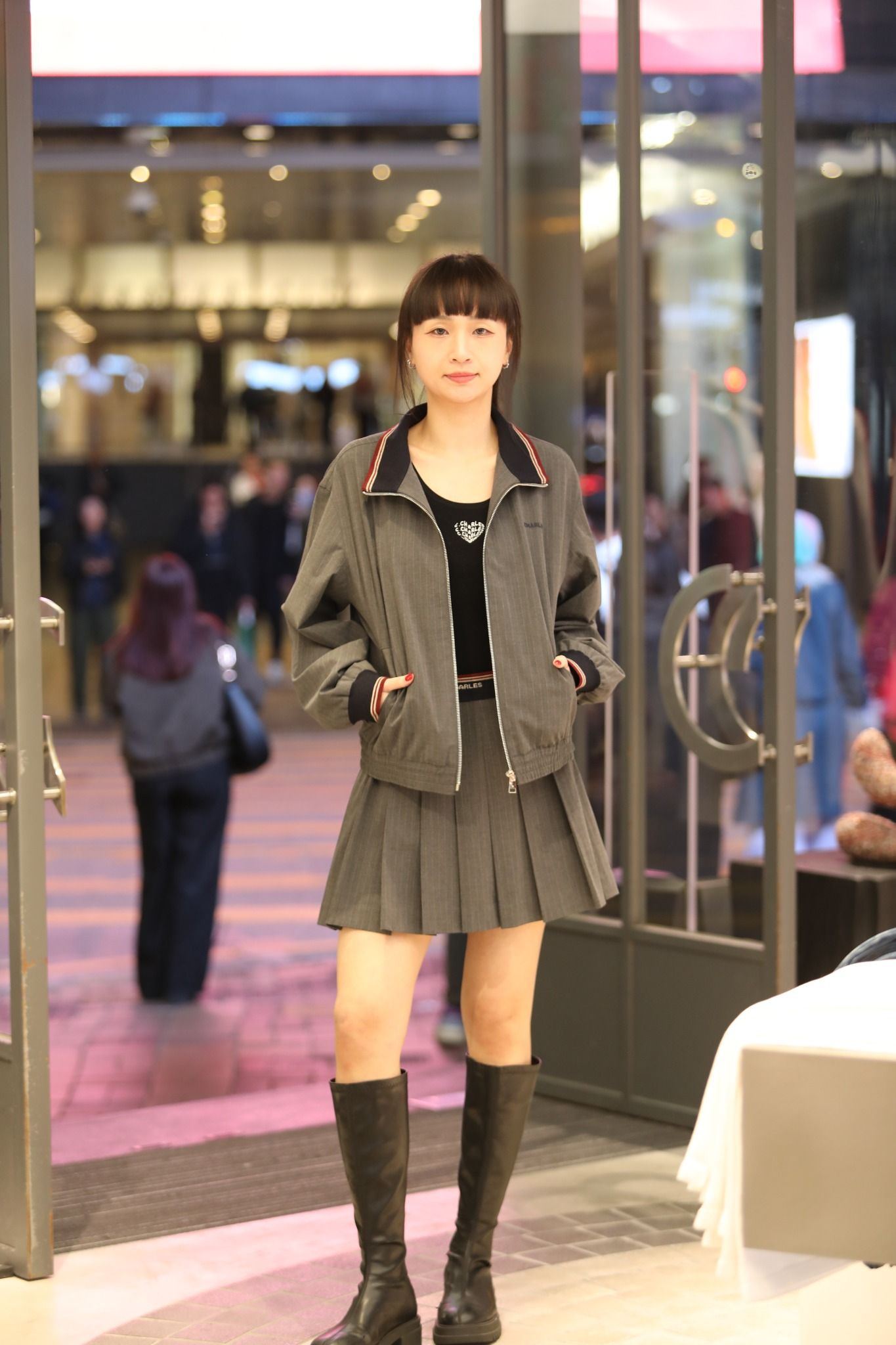  2.Chân váy ngắn xám kẻ chun đen(SET) 