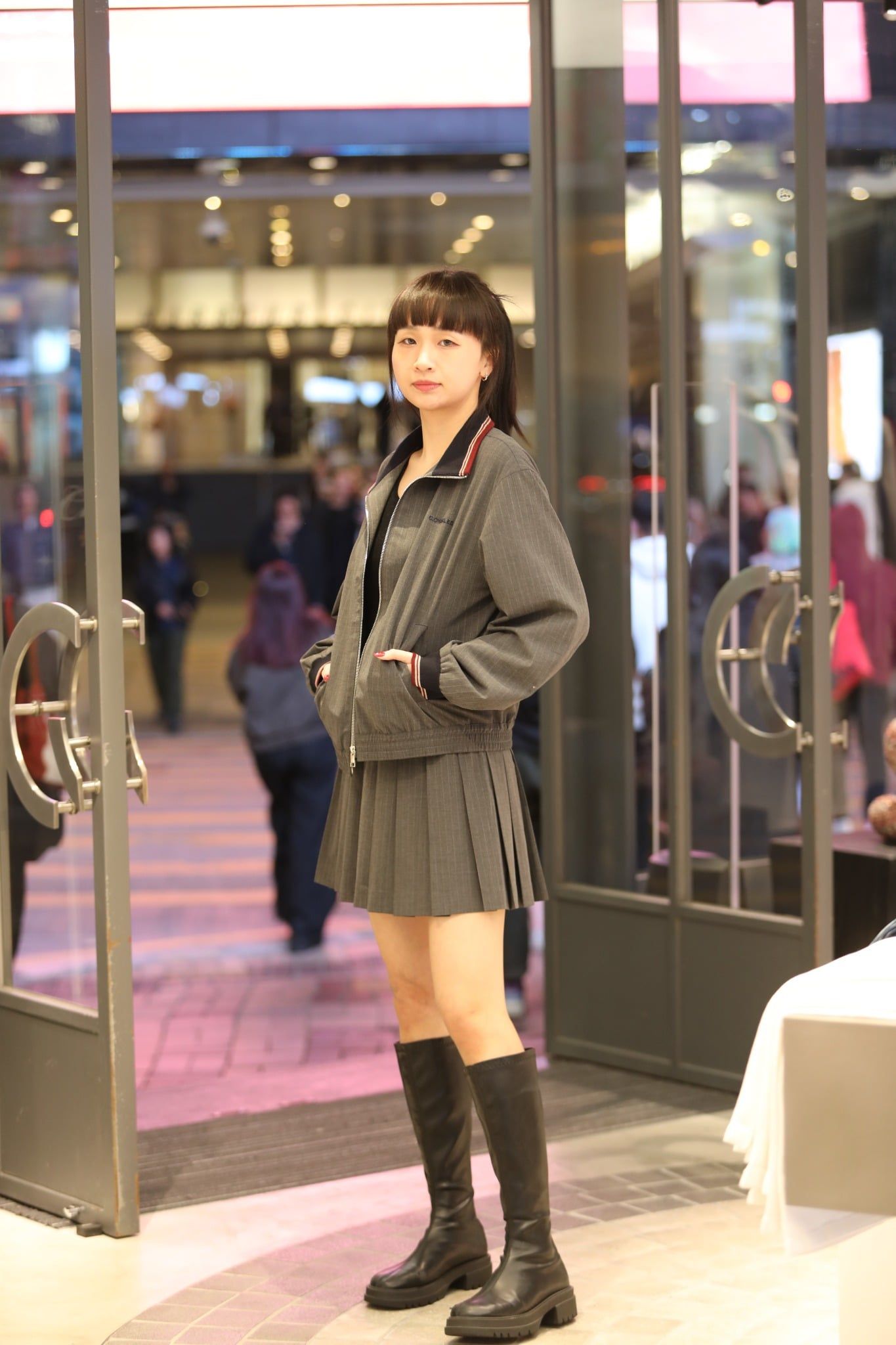  1.Áo khoác xám kéo khóa viền đỏ (SET) 