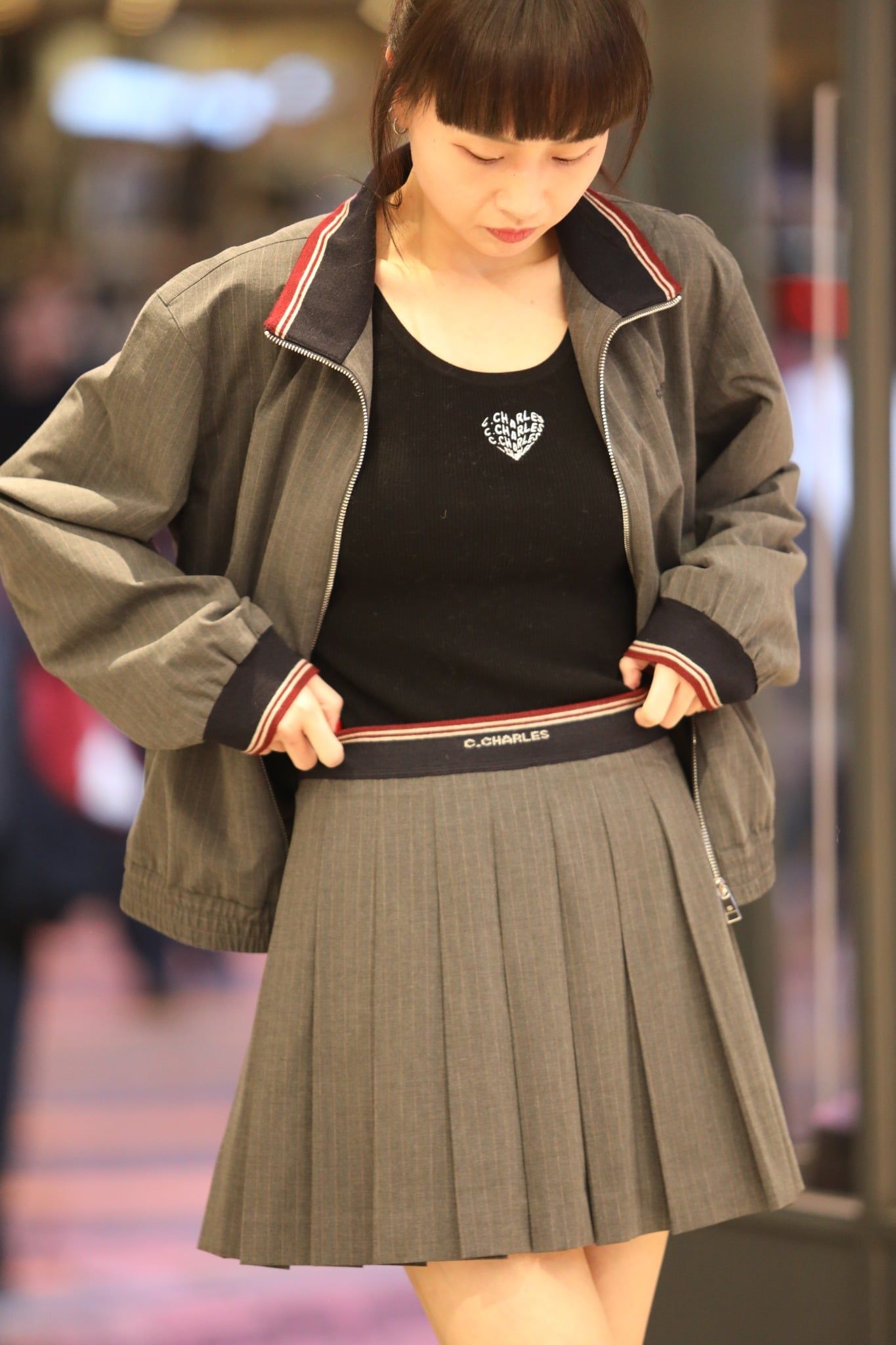  2.Chân váy ngắn xám kẻ chun đen(SET) 