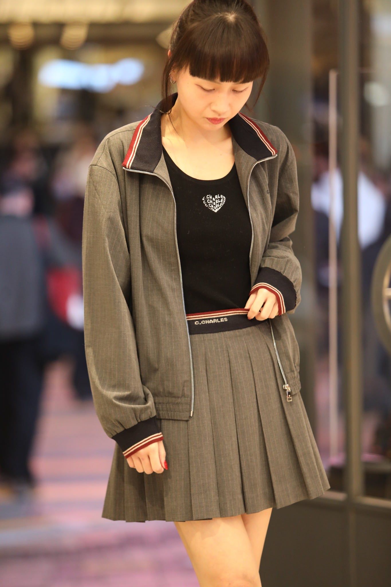  1.Áo khoác xám kéo khóa viền đỏ (SET) 