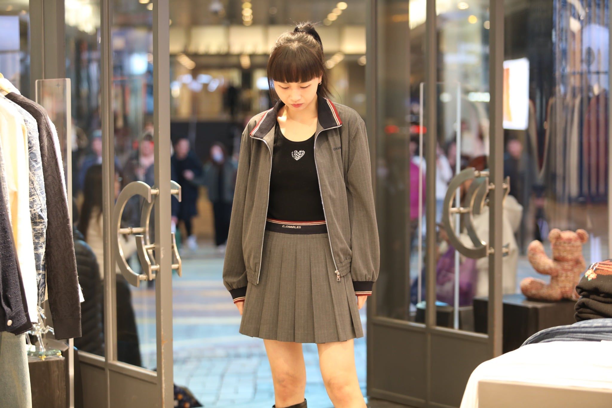  2.Chân váy ngắn xám kẻ chun đen(SET) 