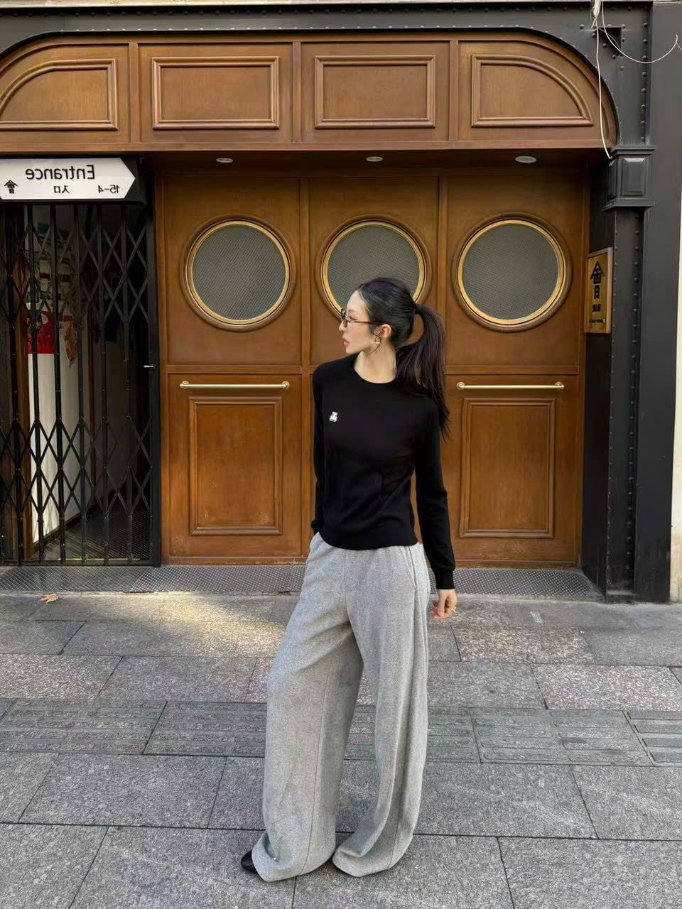  1.Quần dài xám cạp chun chữ xám 