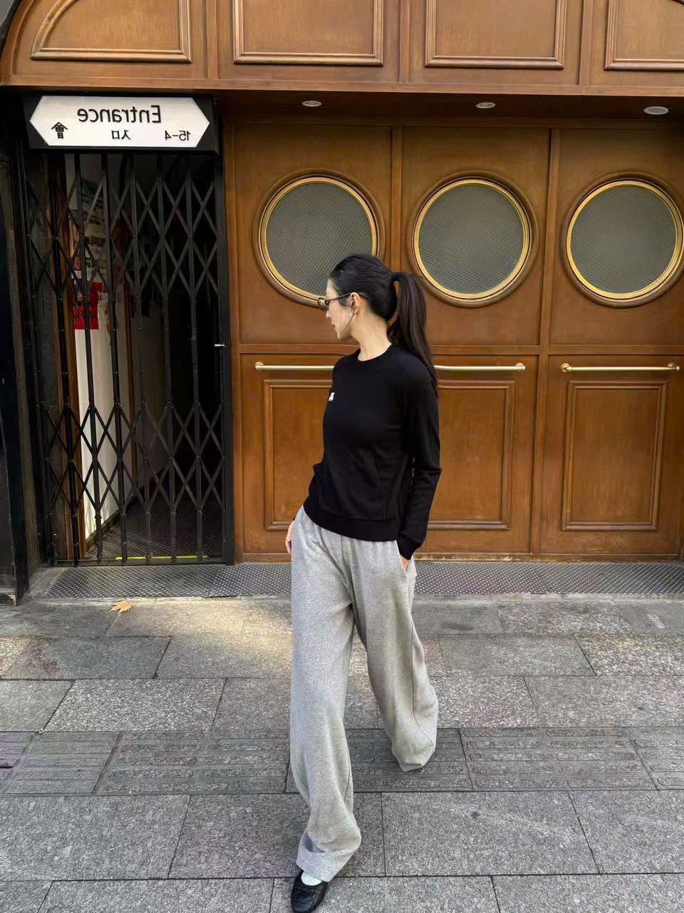  Áo len đen gấu trắng nhỏ 