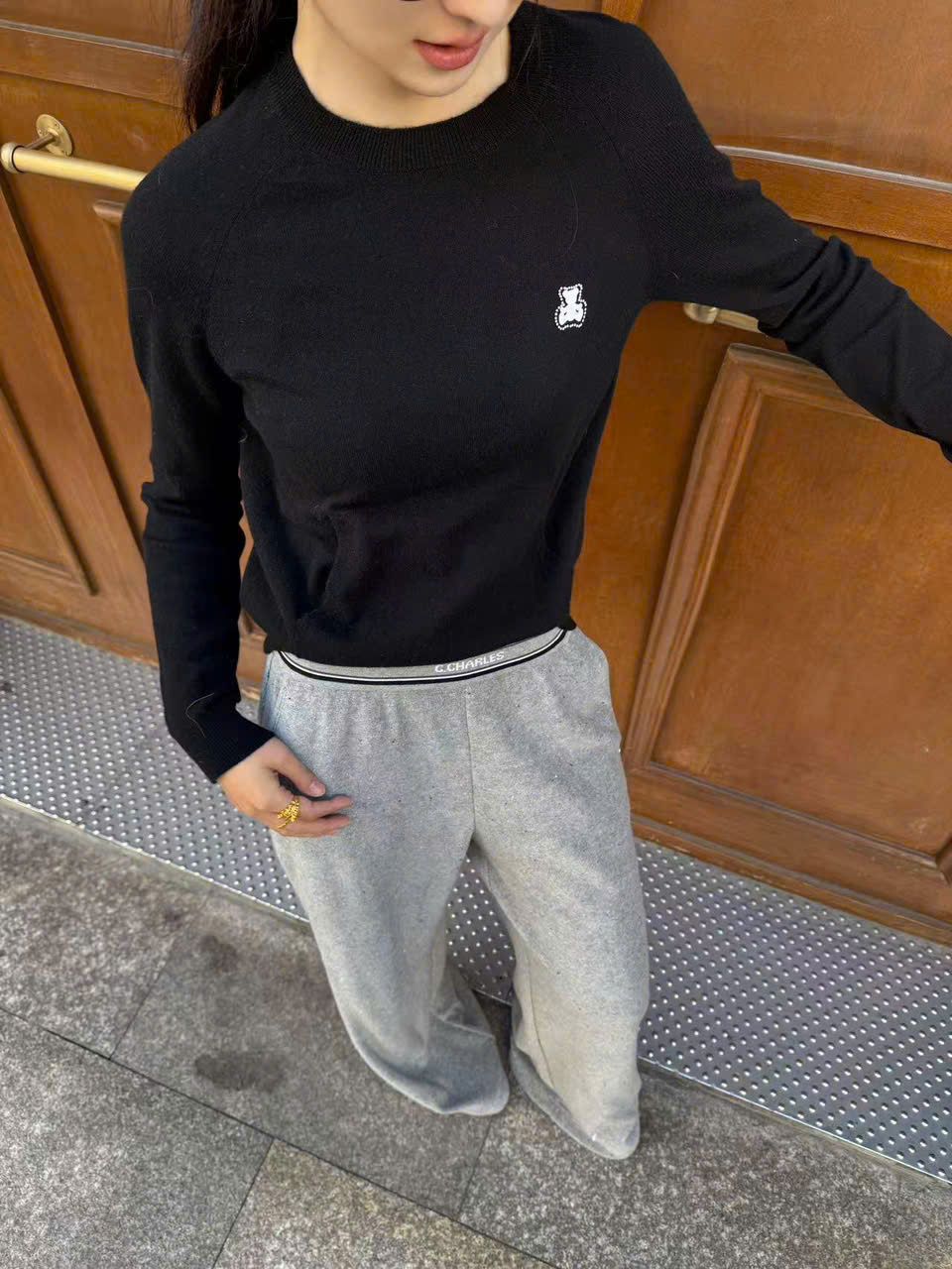  Áo len đen gấu trắng nhỏ 