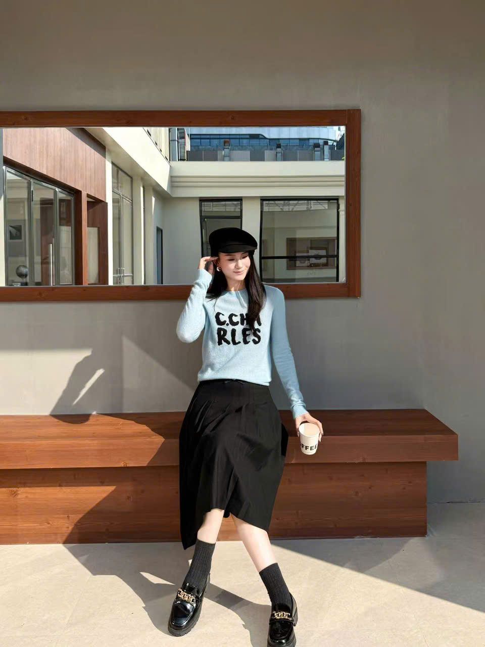  Áo len xanh ngọc chữ đen ngực 