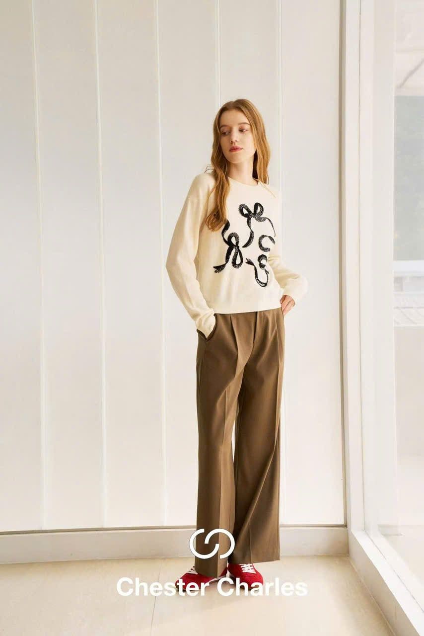  1.Áo len trắng họa tiết 3 nơ đen 