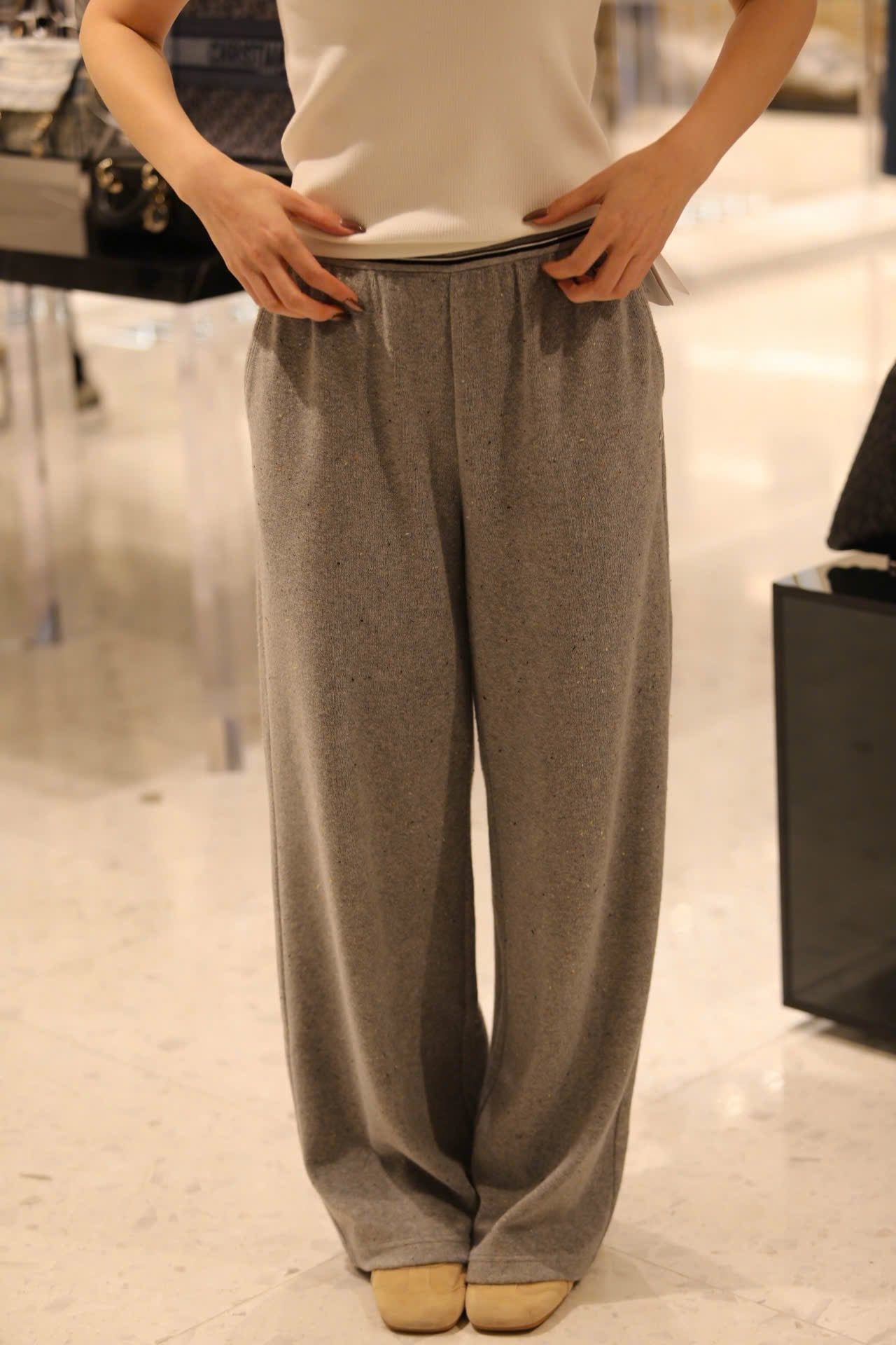  1.Quần dài xám cạp chun chữ xám 