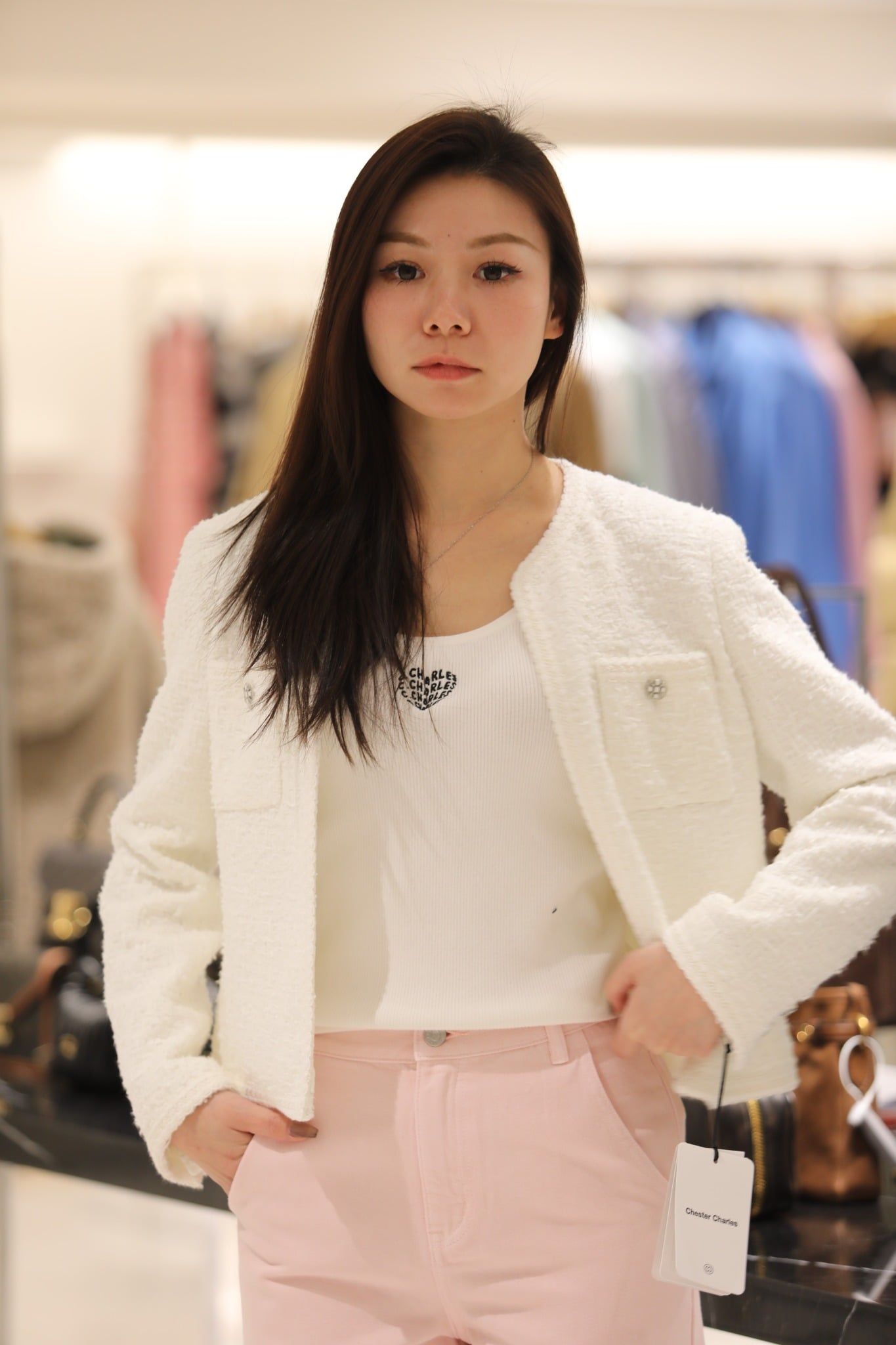  Áo tweed trắng 2 túi trước cúc bạc 