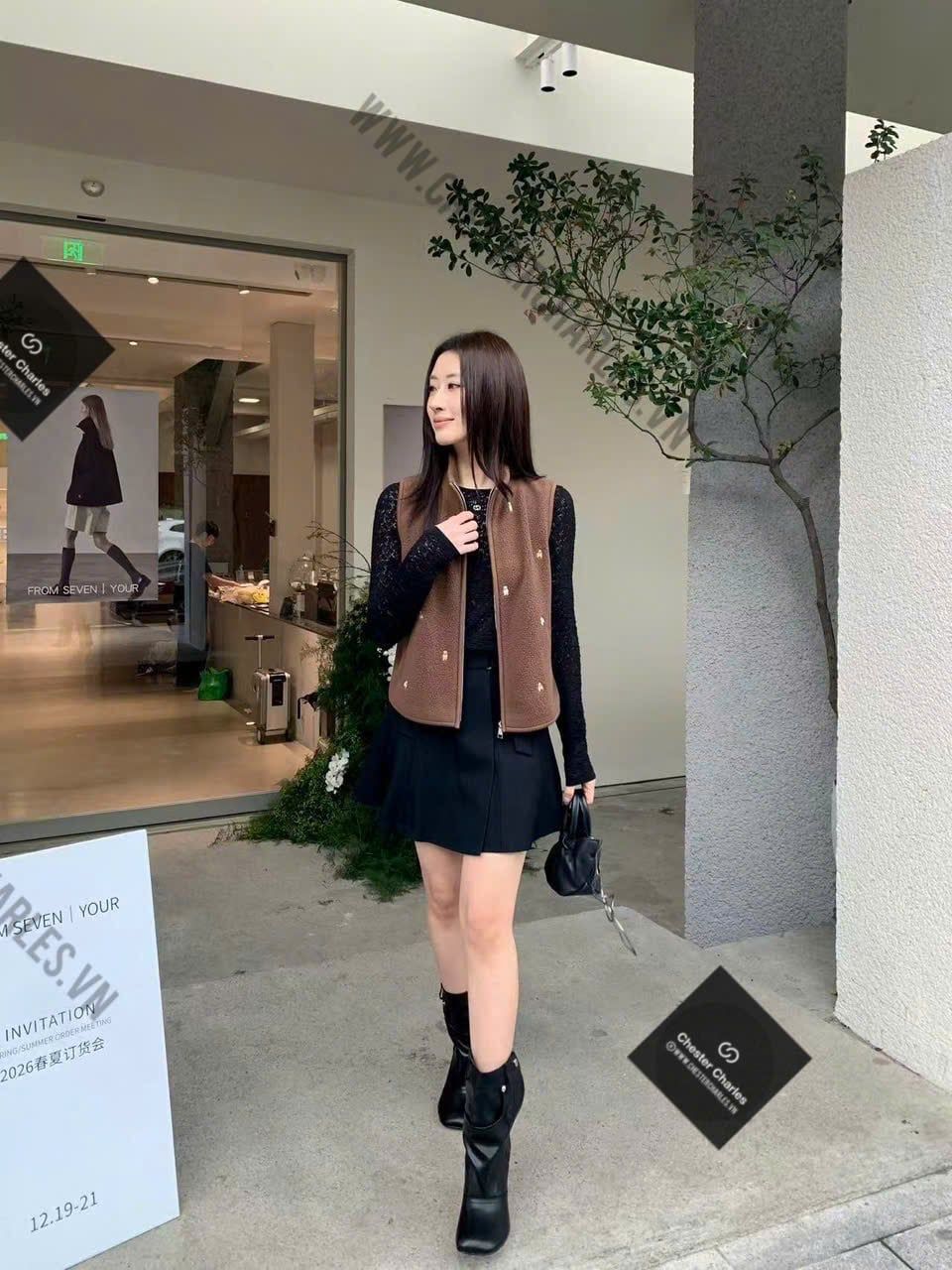  Chân váy ngắn dạ đen kèm đai tăng chỉnh 