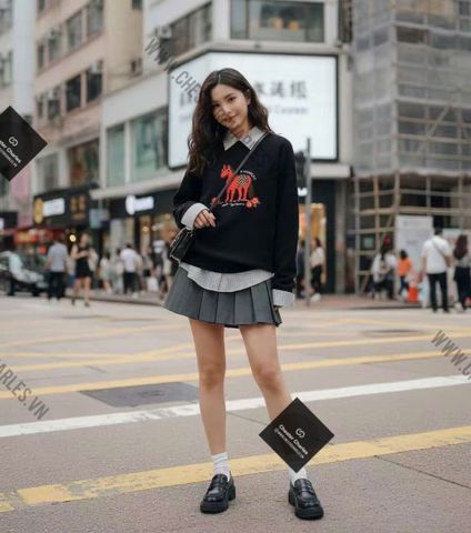  2.Áo len đen dài tay chú ngựa đỏ 