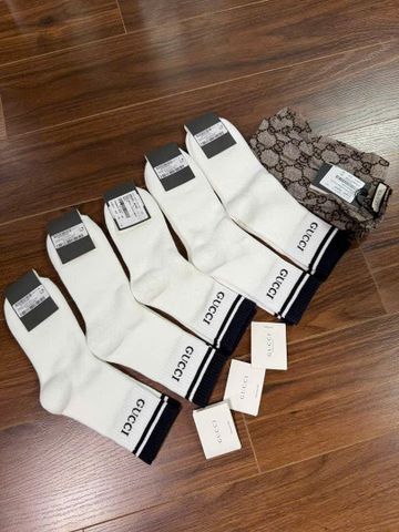  B_1.9__Tất Gucci ngắn trắng cổ viền đen 