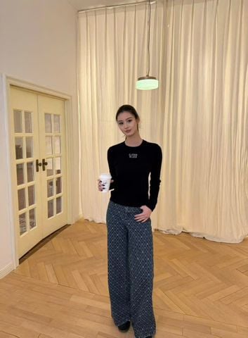  1.Quần jean xanh full logo gấu 