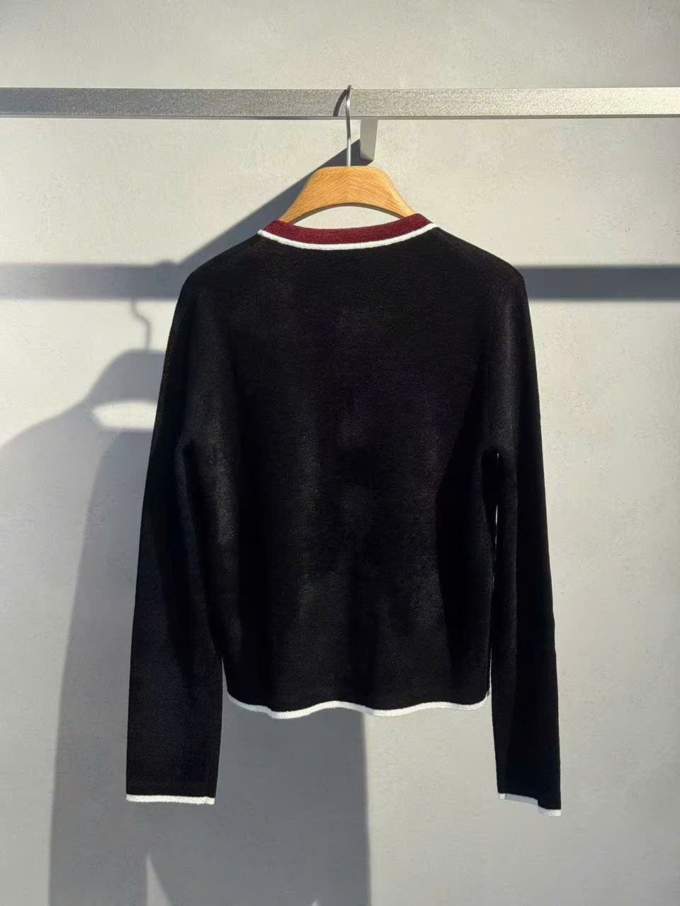  Áo CDG đen viền trắng đỏ 