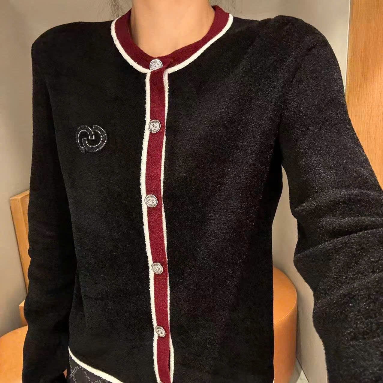  Áo CDG đen viền trắng đỏ 