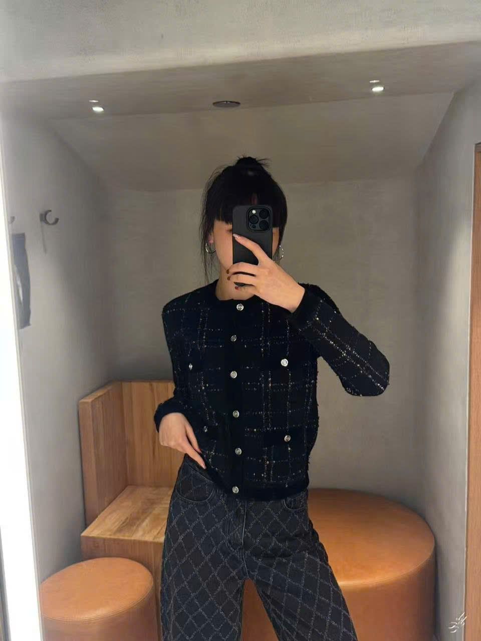  Áo CDG len đen. cúc trắng ô vuông 