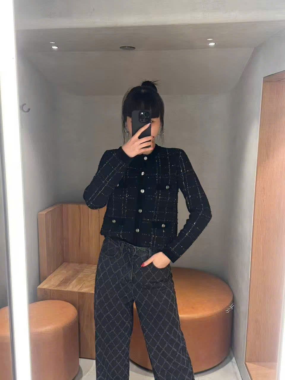  Áo CDG len đen. cúc trắng ô vuông 