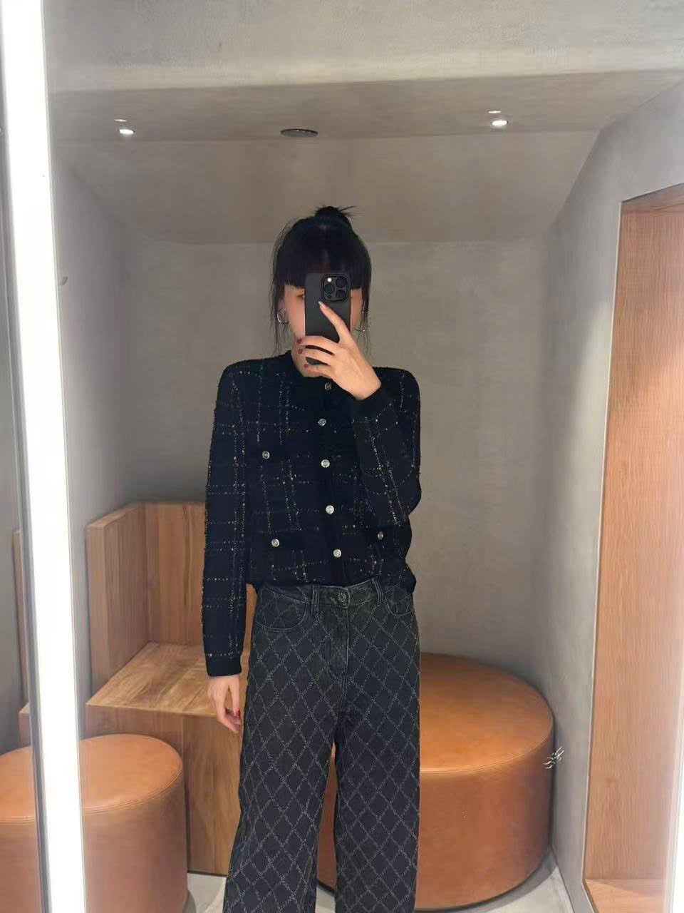  Áo CDG len đen. cúc trắng ô vuông 