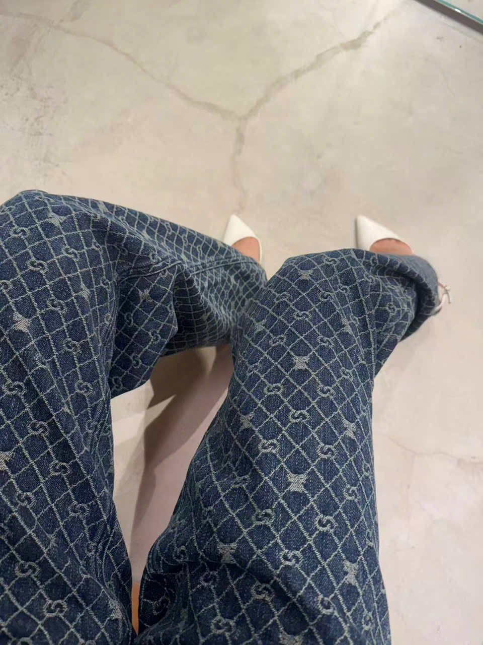  Quần jean xanh full logo gấu 