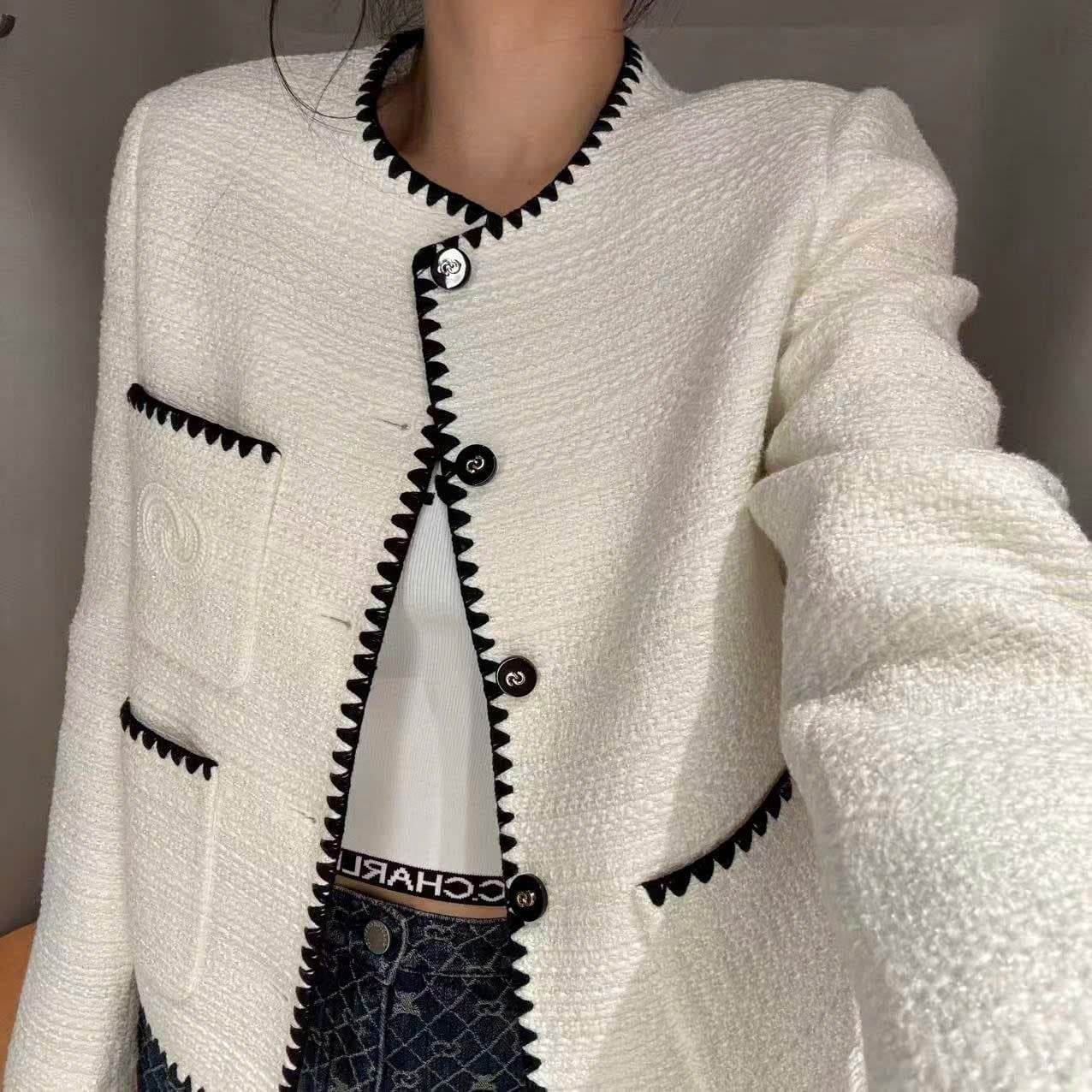  Áo dạ tweed trắng, viền đen 