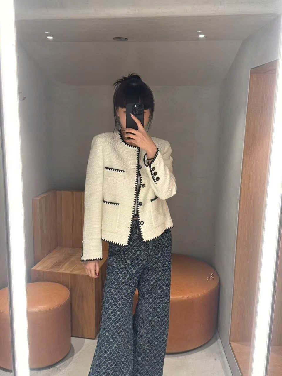  Áo dạ tweed trắng, viền đen 