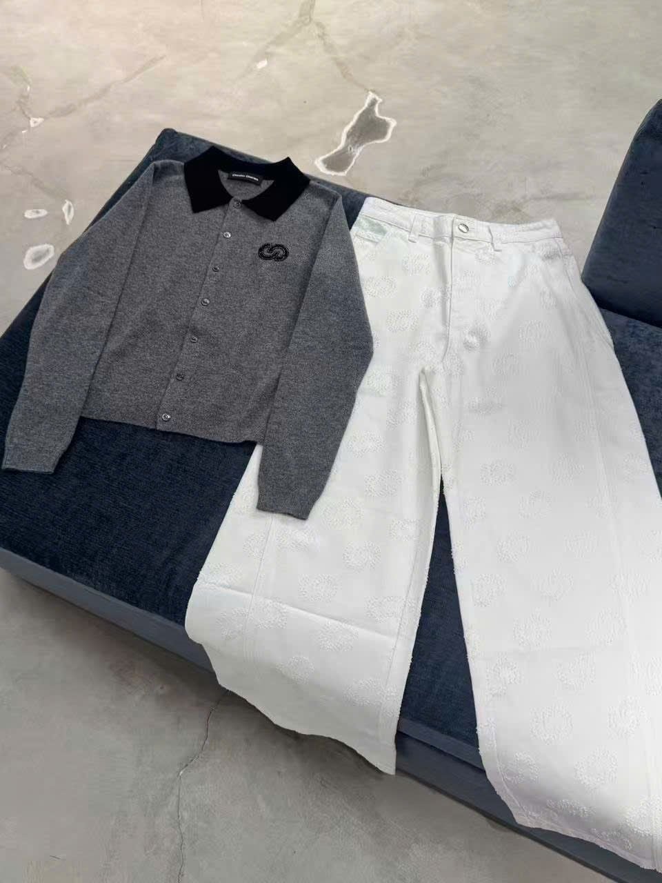  Áo CDG len xám cổ đen 