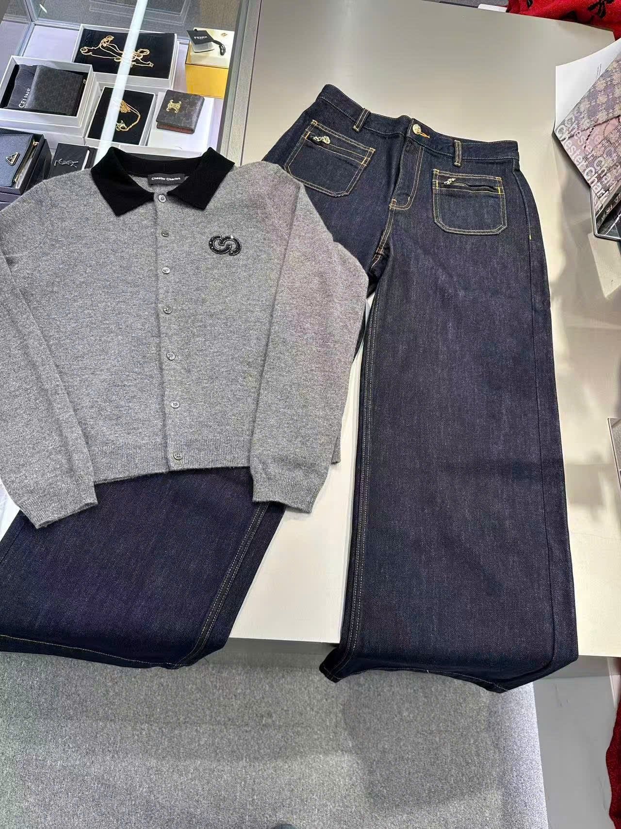  Áo CDG len xám cổ đen 