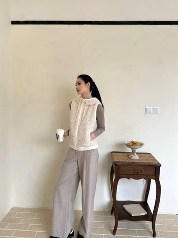  Áo gile bông màu kem có mũ , dây rút 