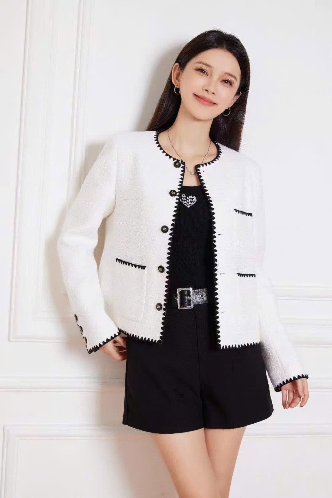  Áo dạ tweed trắng, viền đen 