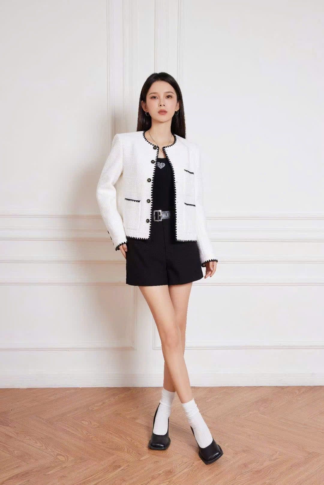  Áo dạ tweed trắng, viền đen 