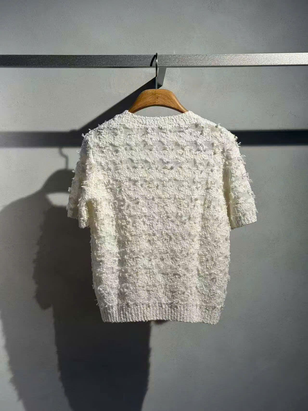  Áo trắng xù ngắn tay 