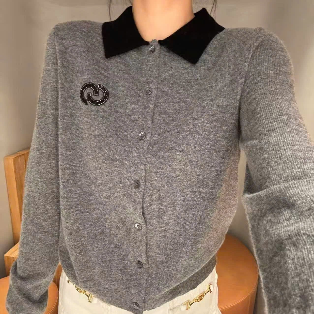  Áo CDG len xám cổ đen 