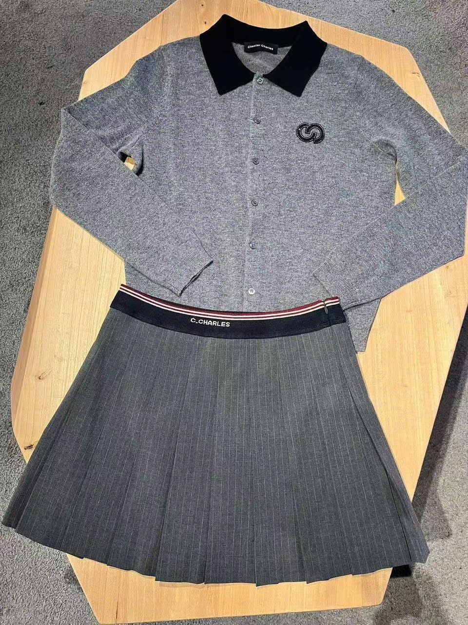  Áo CDG len xám cổ đen 