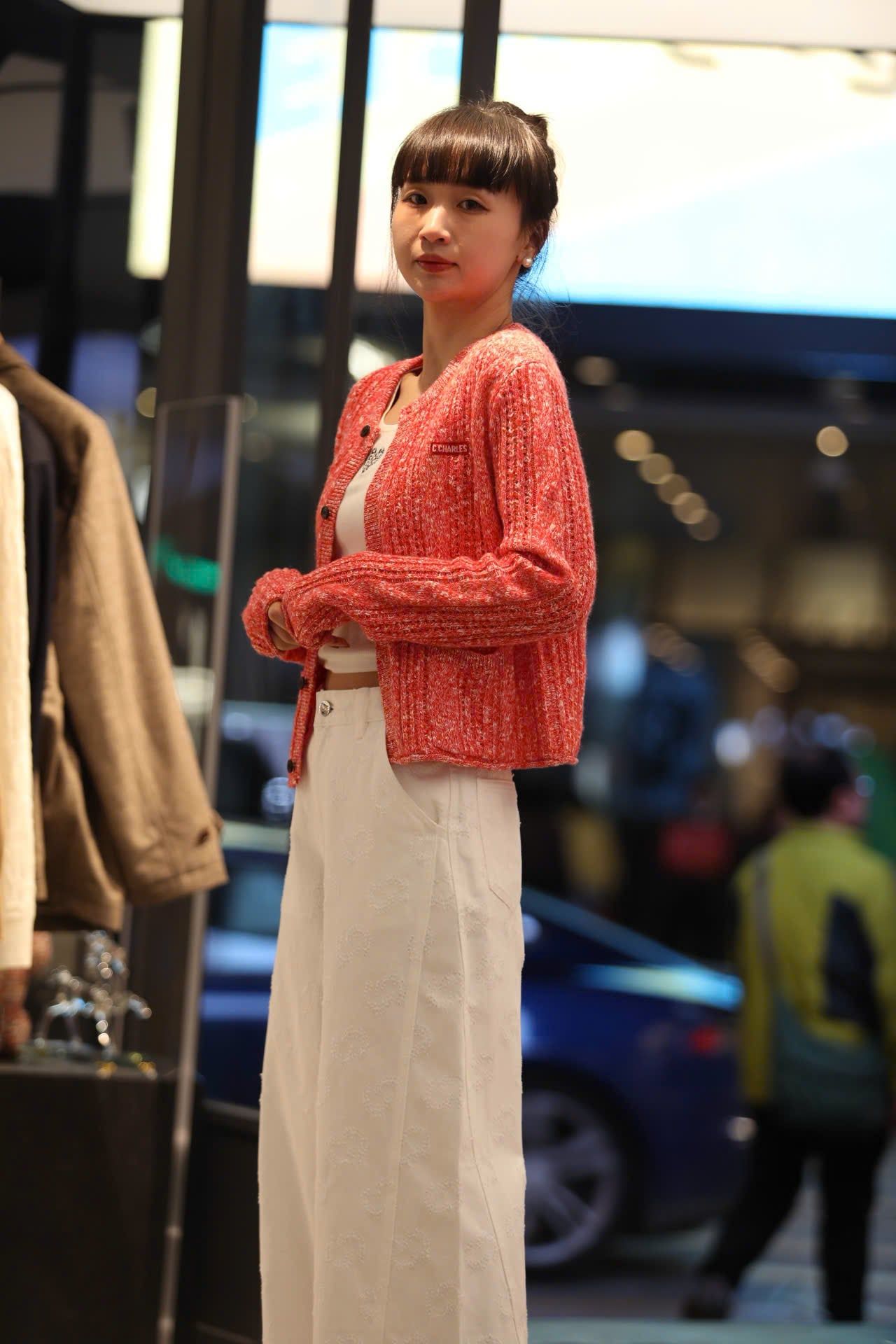  Áo CDG len đỏ cam, cúc đen 