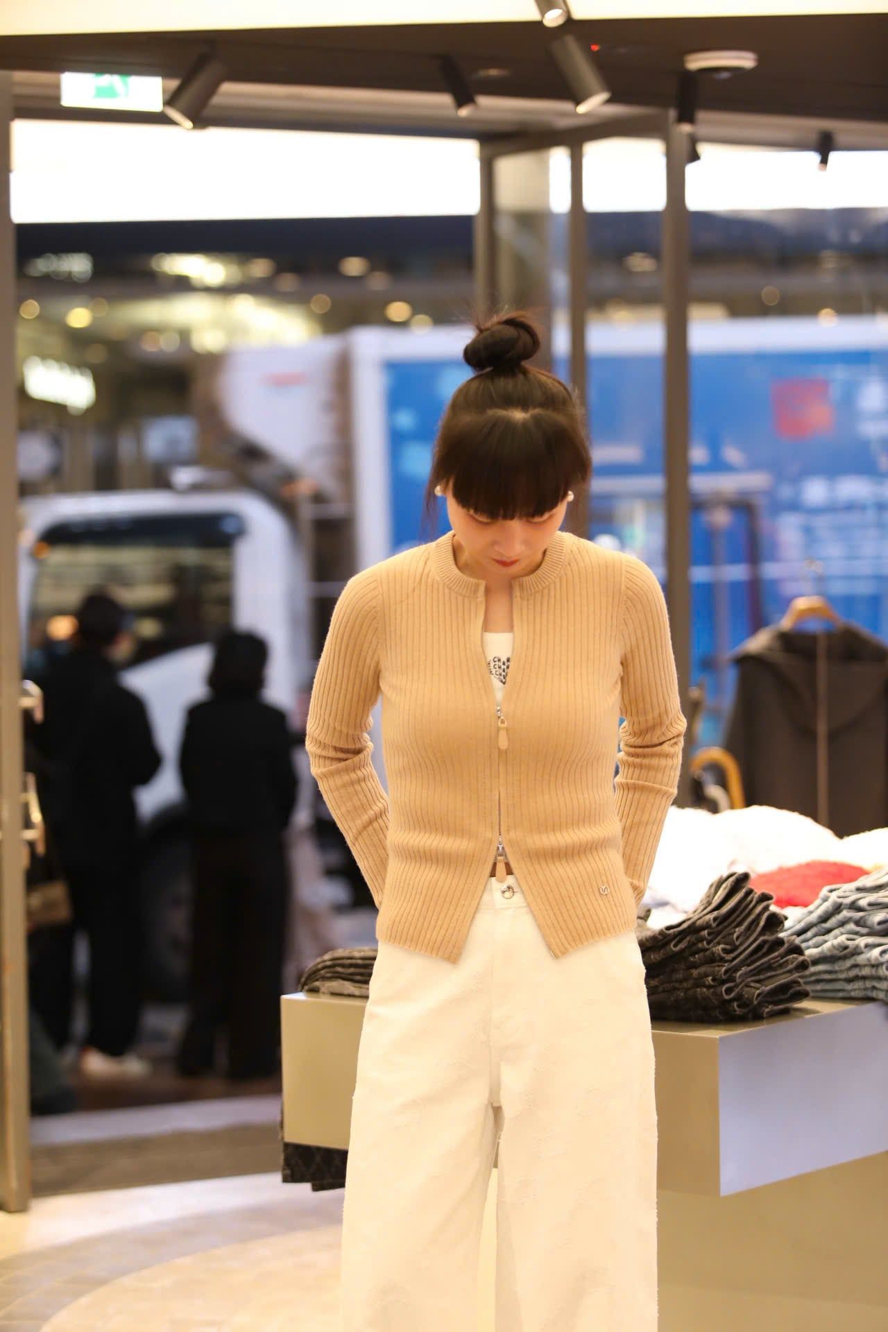  Áo khoác len nâu nhạt khóa Zip 2 chiều 