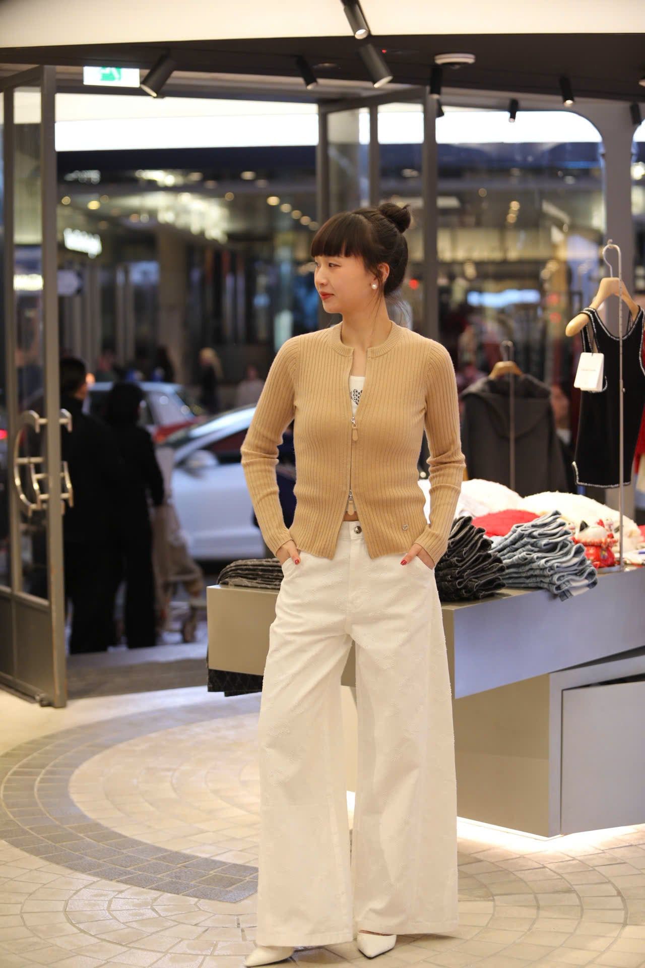  Áo khoác len nâu nhạt khóa Zip 2 chiều 