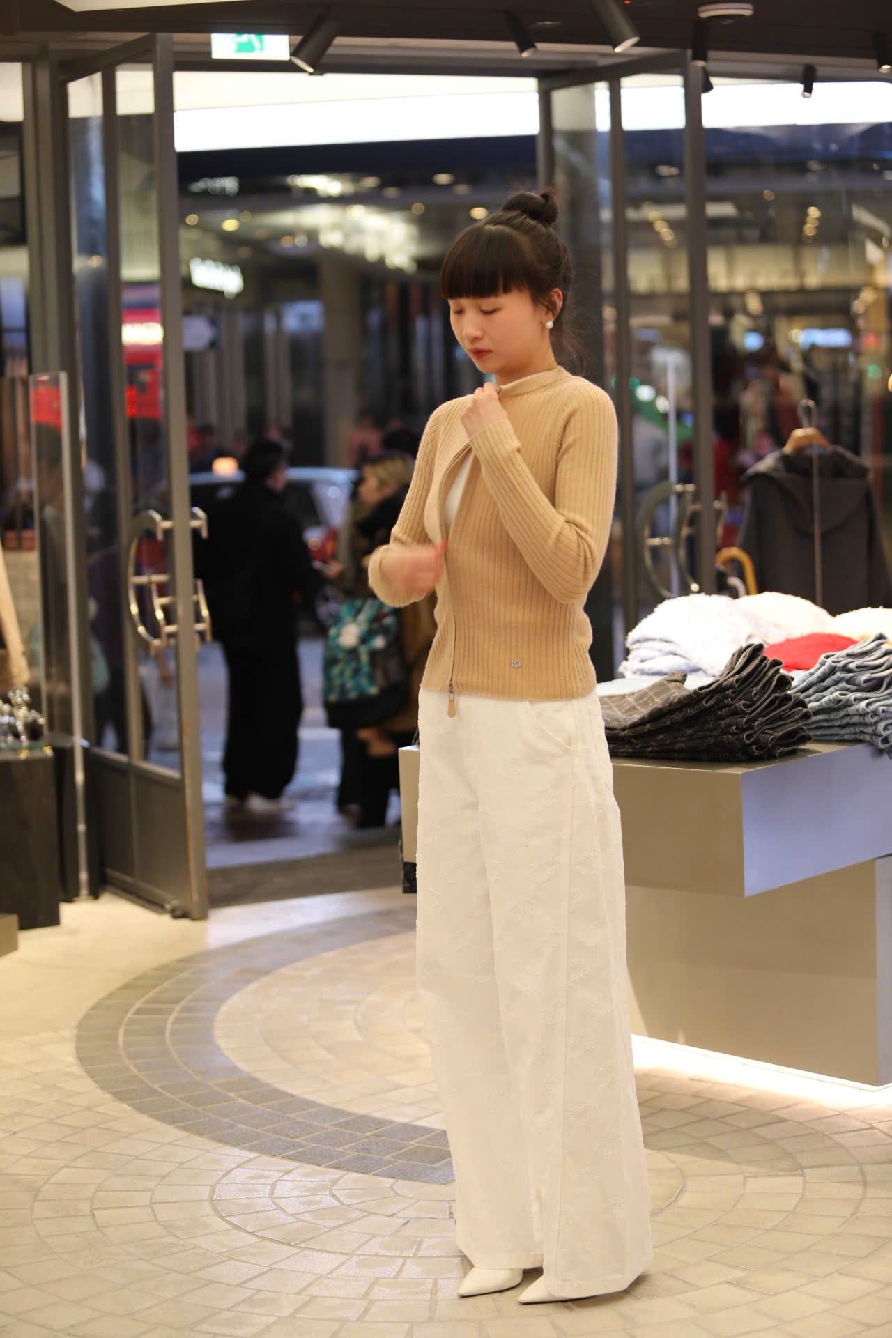  Áo khoác len nâu nhạt khóa Zip 2 chiều 