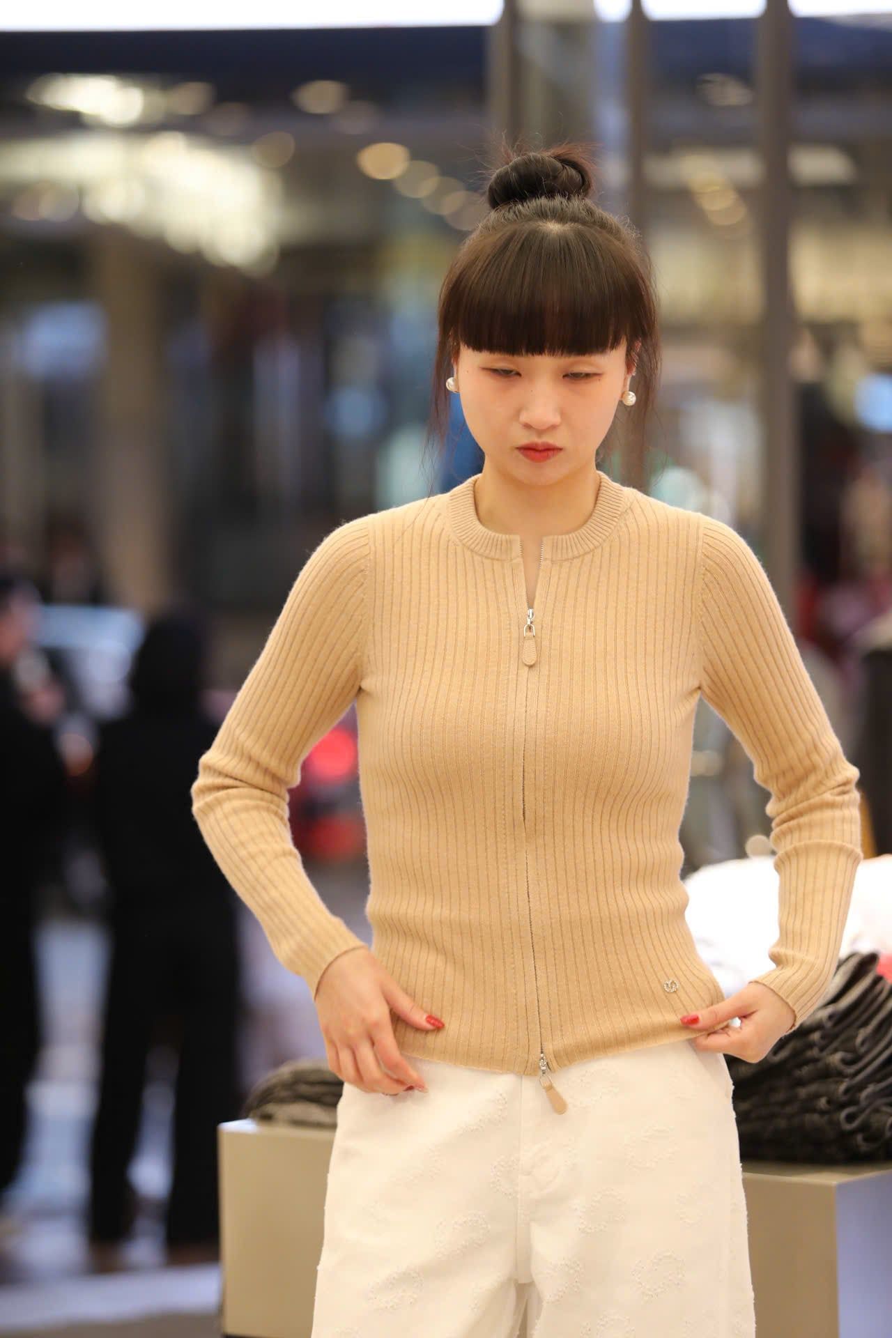  Áo khoác len nâu nhạt khóa Zip 2 chiều 