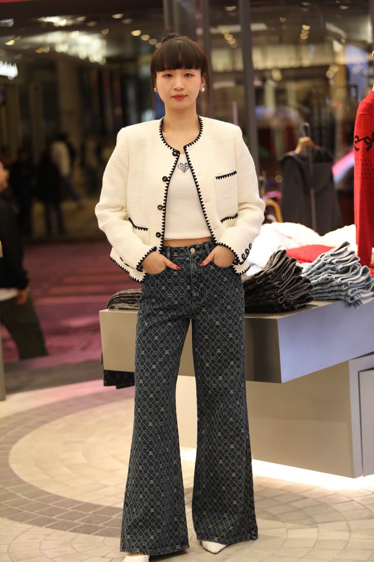  Áo dạ tweed trắng, viền đen 