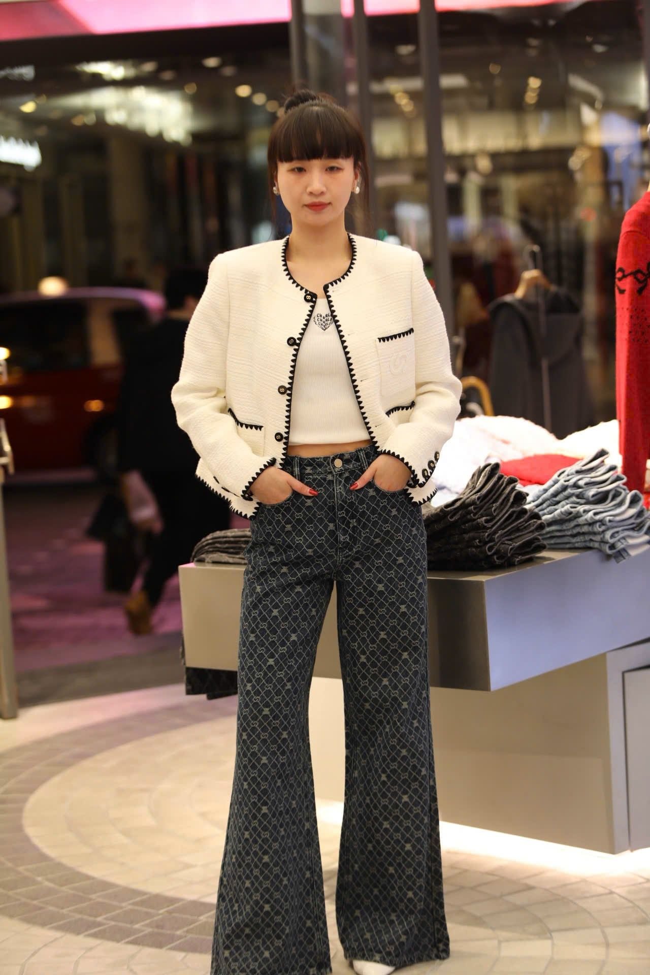  Áo dạ tweed trắng, viền đen 